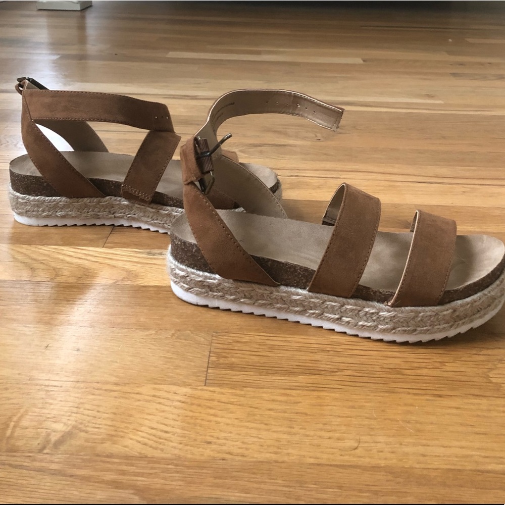 Universal Thread Brown Sandals